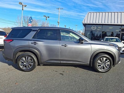 2025 Nissan Pathfinder S
