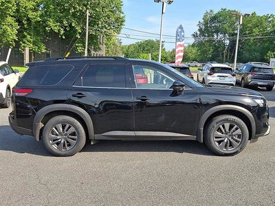2024 Nissan Pathfinder SV