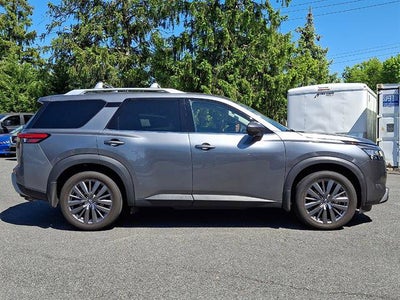 2024 Nissan Pathfinder SL